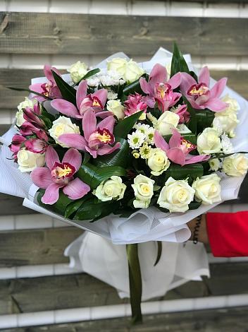 Букет цветов из: Розы и Хризантемы в Анадыри