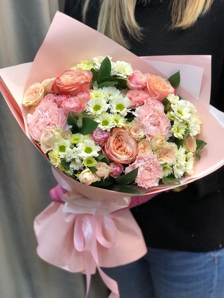 Букет цветов из: Гвоздики, Розы и Хризантемы в Анадыри