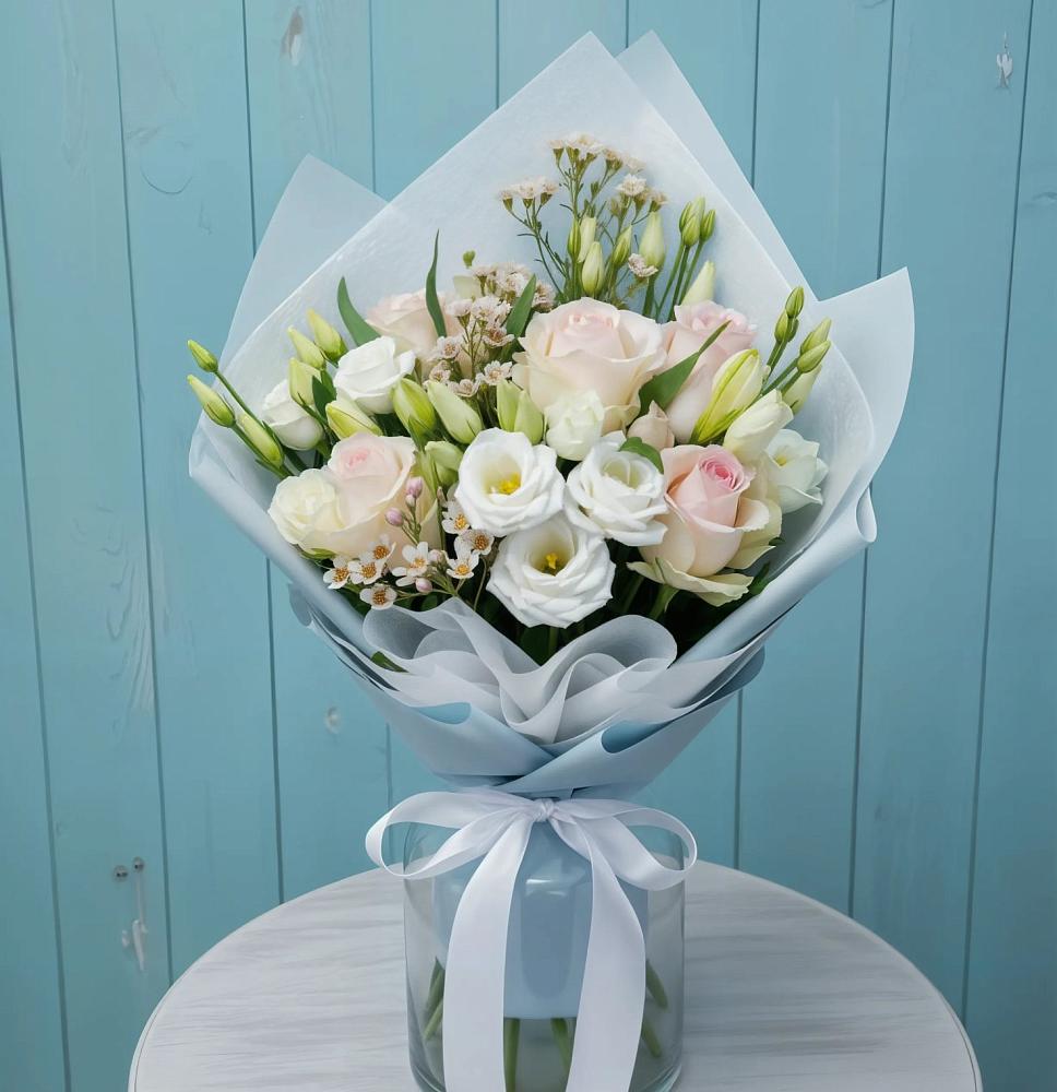 Букет очаровательный аромат в Анадыри Букет цветов из: Розы и Лизиантусы в Анадыри