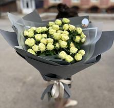 Букет Белые кустовые розы Солинеро в Анадыри