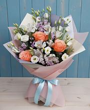 Букет цветов из:  Лизиантусы, Розы, Альстромерии и Гипсофила в Анадыри