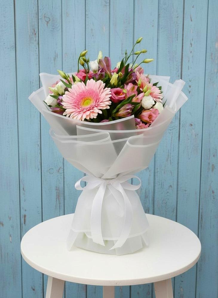 Букет цветов из: Герберы, Альстромерии и Лизиантусы в Анадыри