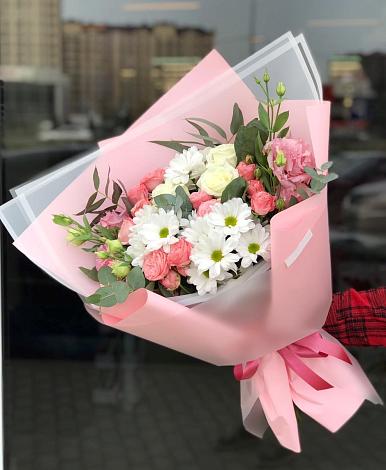 Букет цветов из: Розы, Лизиантусы и Хризантемы в Анадыри