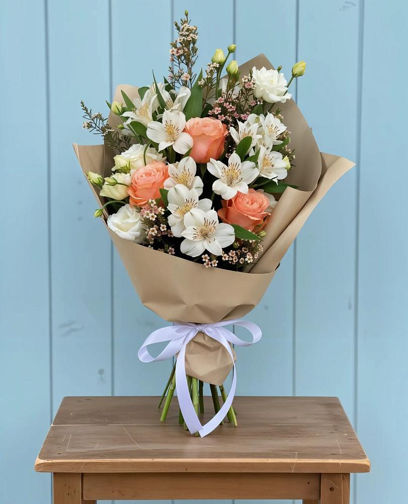 Букет цветов из: Альстромерии, Лизиантусы, Розы и Хризантемы в Анадыри